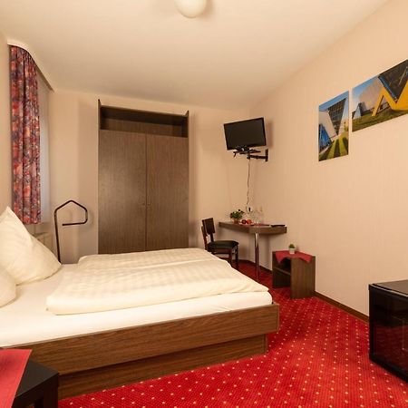 Hotel Restaurant Haesfeld Überherrn Dış mekan fotoğraf