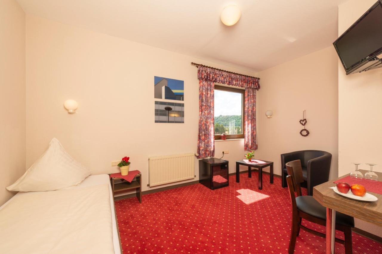 Hotel Restaurant Haesfeld Überherrn Dış mekan fotoğraf