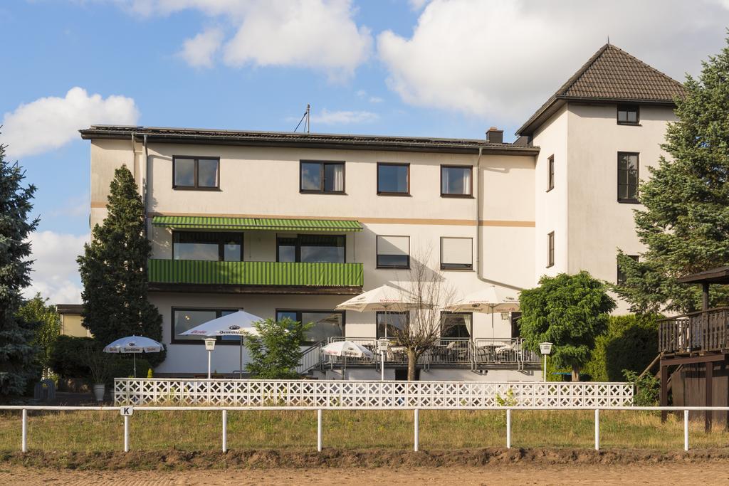 Hotel Restaurant Haesfeld Überherrn Dış mekan fotoğraf